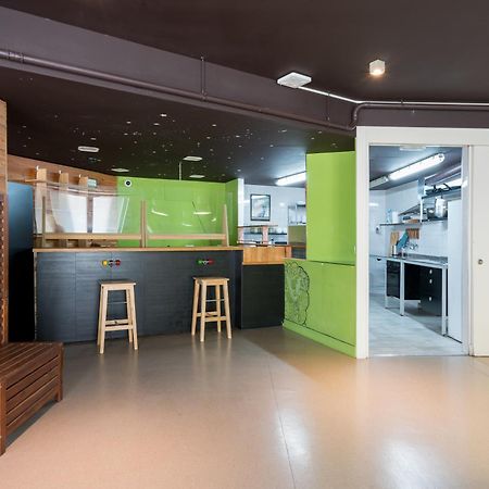 Ganbara Hostel - Self Check In Билбао Екстериор снимка