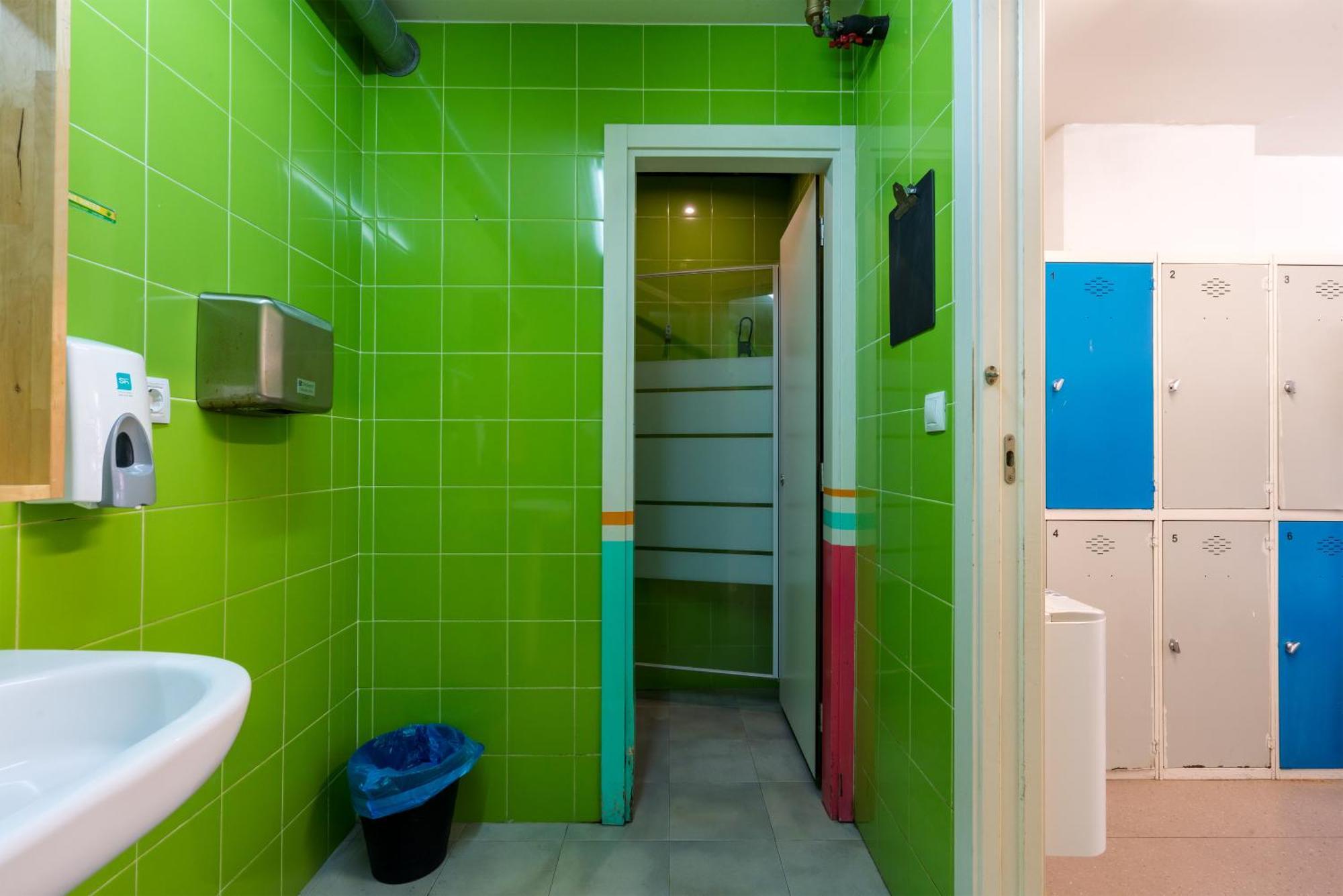 Ganbara Hostel - Self Check In Билбао Екстериор снимка