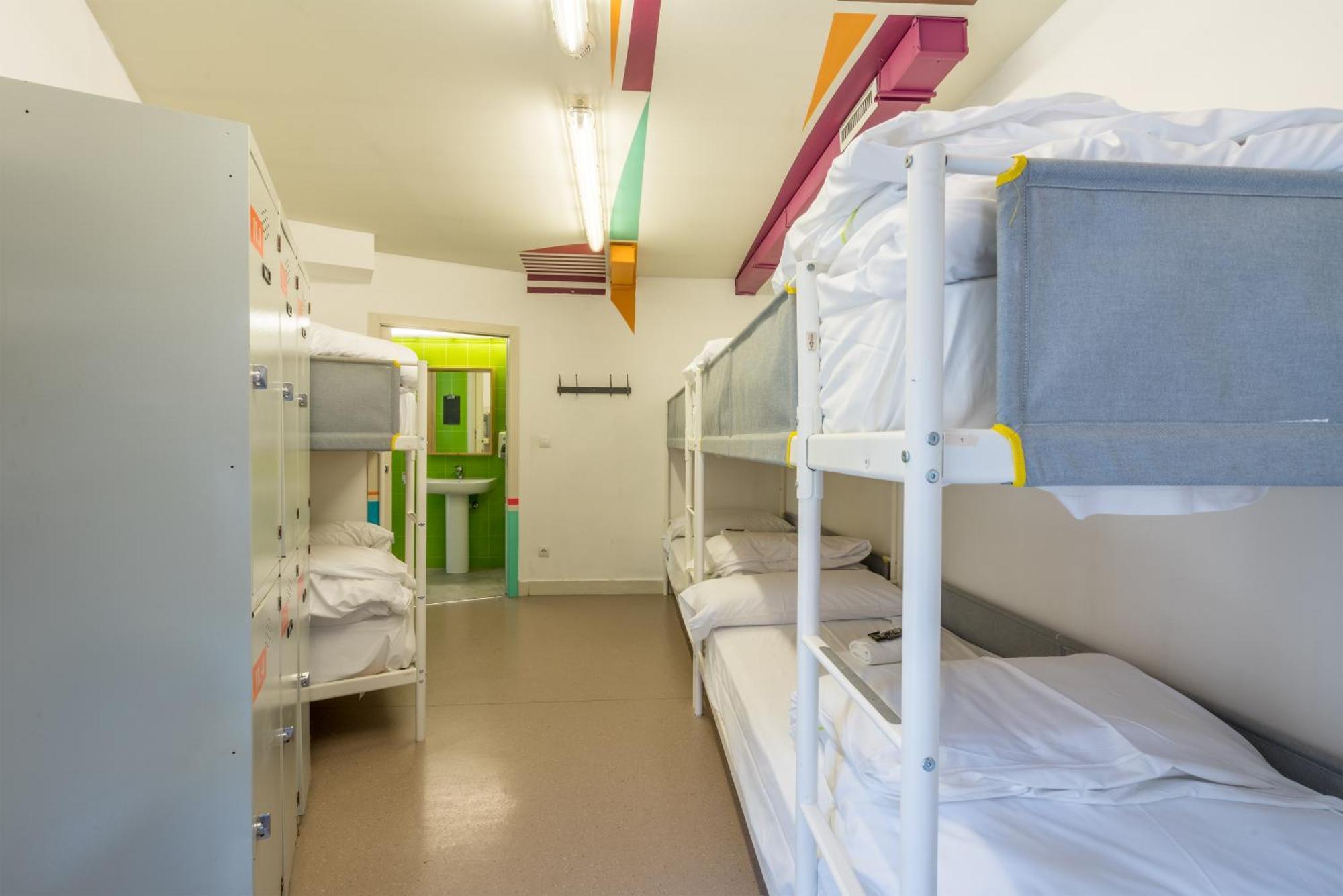 Ganbara Hostel - Self Check In Билбао Екстериор снимка
