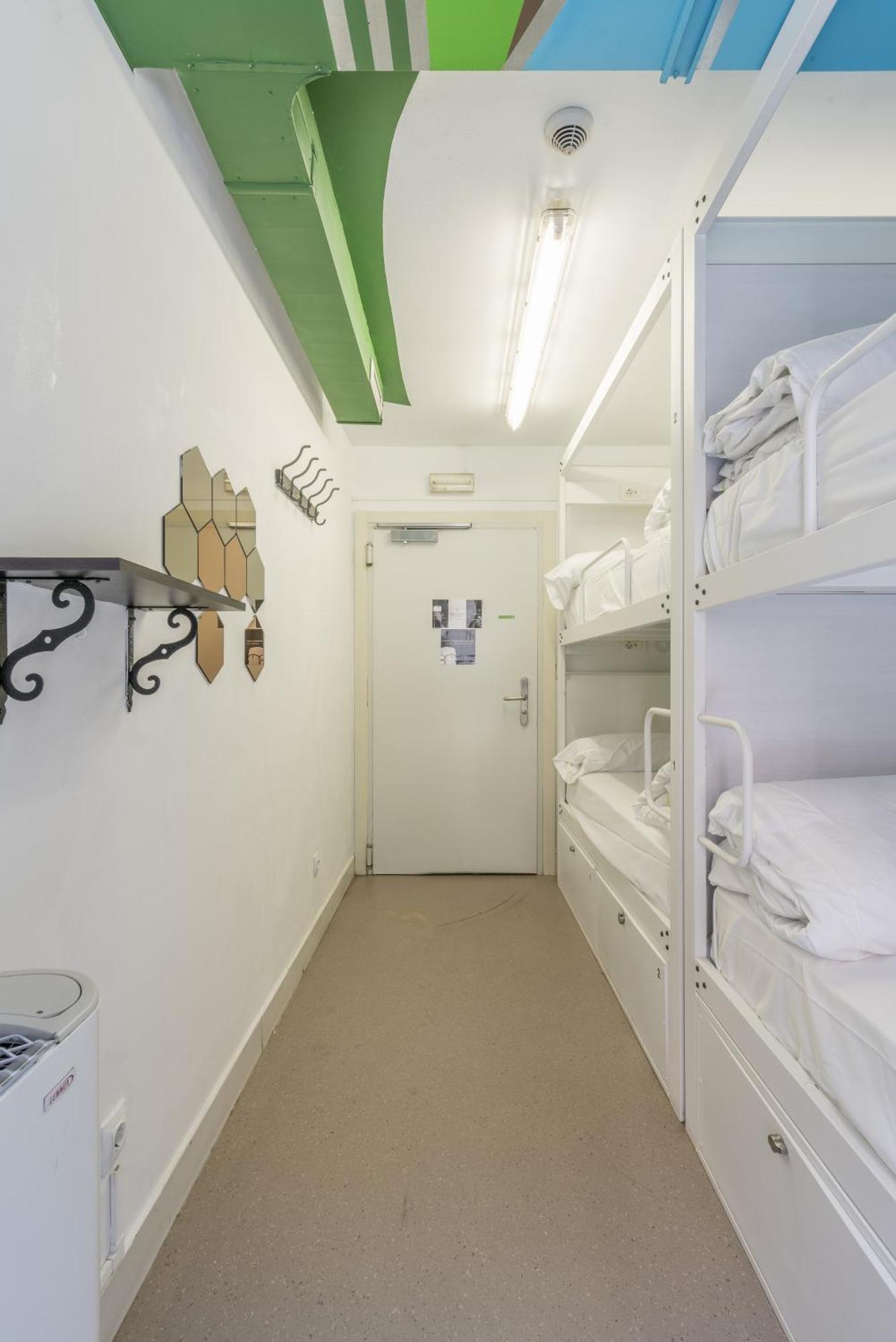 Ganbara Hostel - Self Check In Билбао Екстериор снимка