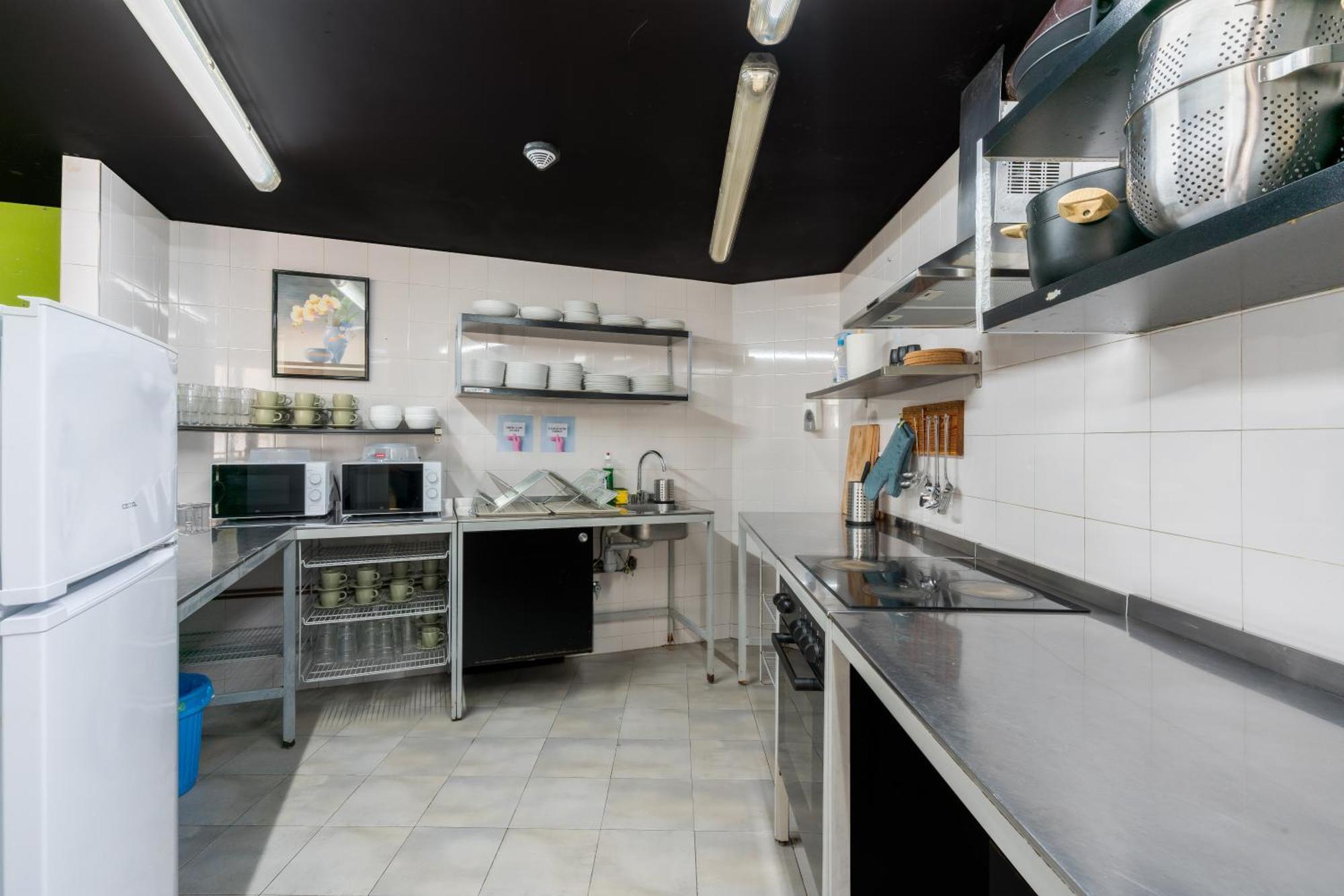 Ganbara Hostel - Self Check In Билбао Екстериор снимка