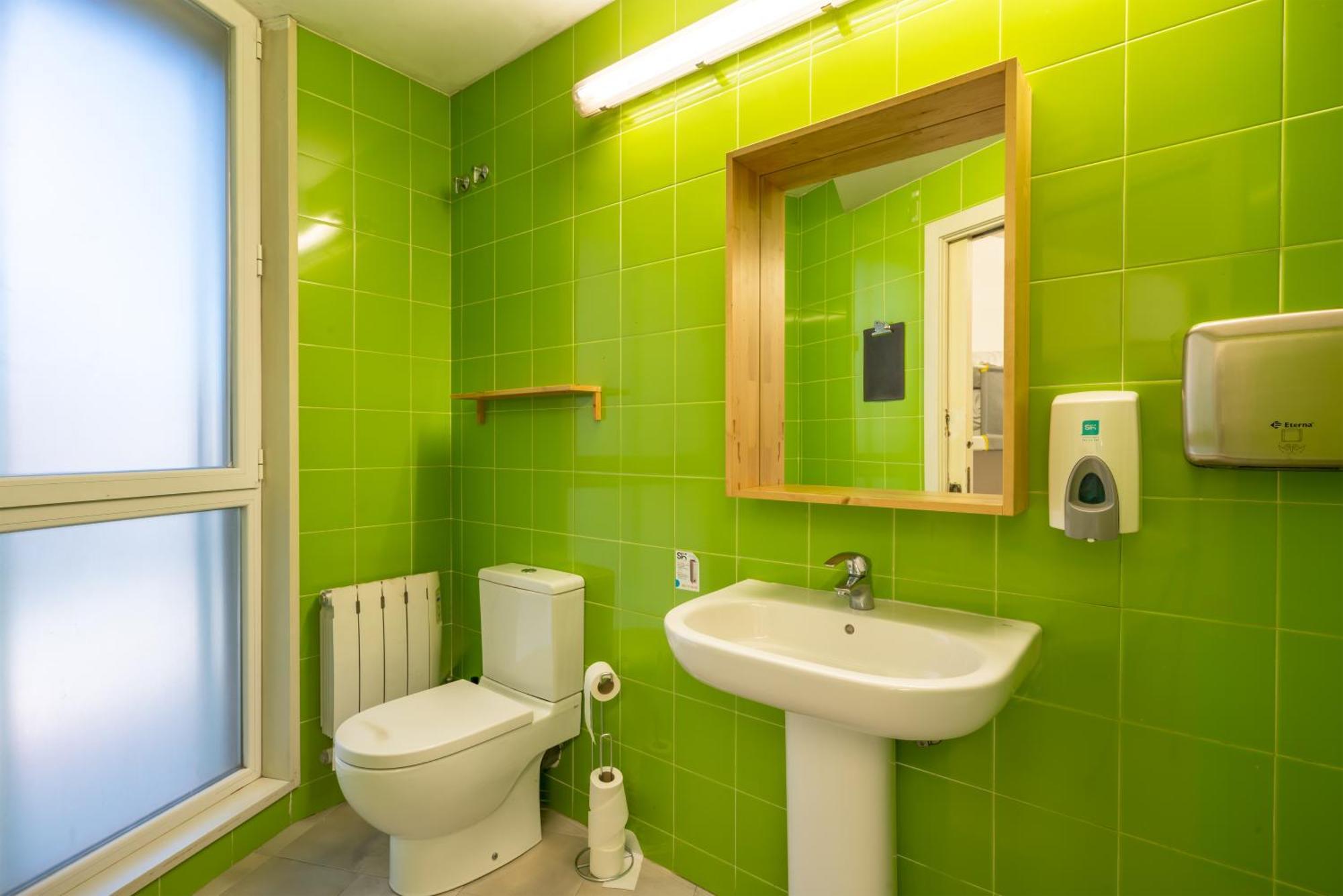 Ganbara Hostel - Self Check In Билбао Екстериор снимка